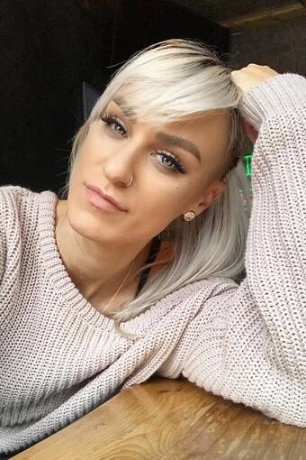 Alena, 24 Jahre, Weißrussland  Alena, 24 Jahre, Weißrussland