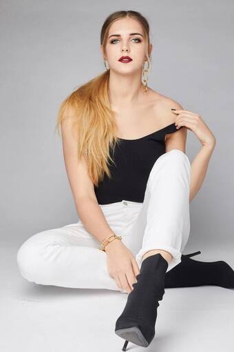 Kamilla, 25 Jahre, Russland Kamilla, 25 Jahre, Russland